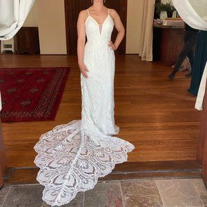 Lace wedding dress